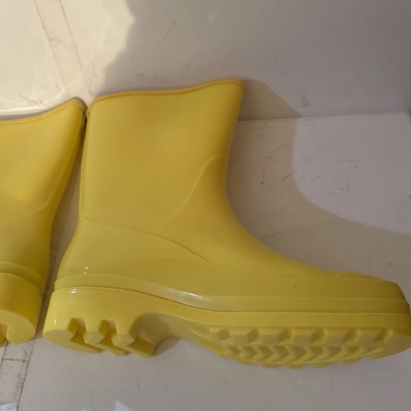 Hisea Yellow Mid-Calf Waterproof Rain Boots – Women’s Size 10 Rubber Rain Boots - Picture 8 of 15
